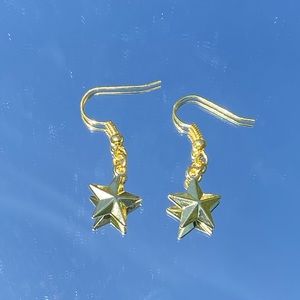Handmade gold star earrings! ⭐️